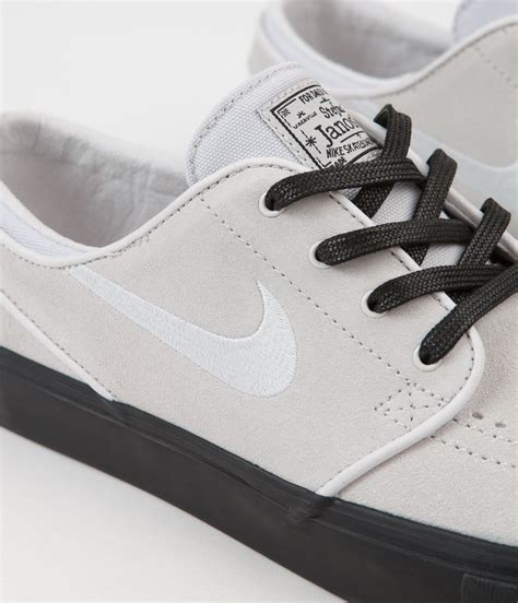 Buy and Sell Women Nike SB Sneakers 